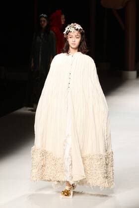 BEIJING, CHINA - OCTOBER 26: (CHINA OUT) A model showcases designs on the runway at Qing s Zheng Qinger Collection during the Mercedes-Benz China Fashion Week Spring Summer 2016 at Beijing Hotel on October 26, 2015 in Beijing, China.  CFP474944485