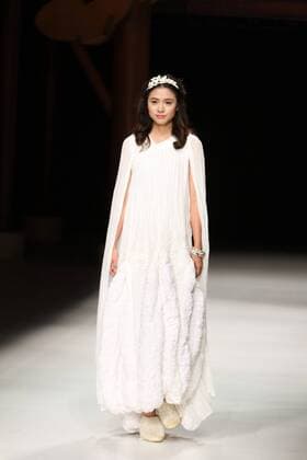 BEIJING, CHINA - OCTOBER 26: (CHINA OUT) A model showcases designs on the runway at Qing s Zheng Qinger Collection during the Mercedes-Benz China Fashion Week Spring Summer 2016 at Beijing Hotel on October 26, 2015 in Beijing, China.  CFP474944492