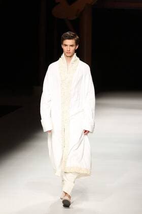 BEIJING, CHINA - OCTOBER 26: (CHINA OUT) A model showcases designs on the runway at Qing s Zheng Qinger Collection during the Mercedes-Benz China Fashion Week Spring Summer 2016 at Beijing Hotel on October 26, 2015 in Beijing, China.  CFP474944496