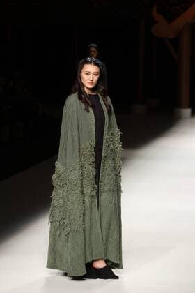 BEIJING, CHINA - OCTOBER 26: (CHINA OUT) A model showcases designs on the runway at Qing s Zheng Qinger Collection during the Mercedes-Benz China Fashion Week Spring Summer 2016 at Beijing Hotel on October 26, 2015 in Beijing, China.  CFP474944498