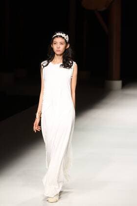 BEIJING, CHINA - OCTOBER 26: (CHINA OUT) A model showcases designs on the runway at Qing s Zheng Qinger Collection during the Mercedes-Benz China Fashion Week Spring Summer 2016 at Beijing Hotel on October 26, 2015 in Beijing, China.  CFP474944512