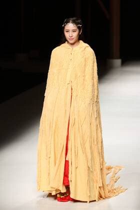 BEIJING, CHINA - OCTOBER 26: (CHINA OUT) A model showcases designs on the runway at Qing s Zheng Qinger Collection during the Mercedes-Benz China Fashion Week Spring Summer 2016 at Beijing Hotel on October 26, 2015 in Beijing, China.  CFP474944519
