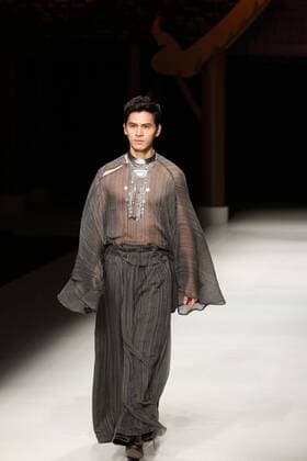 BEIJING, CHINA - OCTOBER 26: (CHINA OUT) A model showcases designs on the runway at Qing s Zheng Qinger Collection during the Mercedes-Benz China Fashion Week Spring Summer 2016 at Beijing Hotel on October 26, 2015 in Beijing, China.  CFP474944524