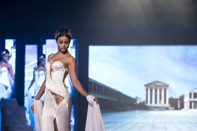 Oct. 26, 2015 - Naples, Italy, Italy - A model wears bridal gown designed by Gianni Molaro, an Italian Stylist during Tuttosposi 2015 at Mostra d Oltremare. Naples Italy - ZUMAp133