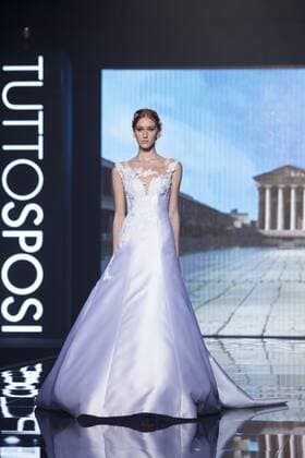 Oct. 26, 2015 - Naples, Italy, Italy - A model wears bridal gown designed by Gianni Molaro, an Italian Stylist during Tuttosposi 2015 at Mostra d Oltremare. Naples Italy - ZUMAp133