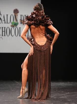 A model wears a creation made with chocolate during a fashion show at the inauguration of the 21st annual Salon du Chocolat in Paris on October 27, 2015. The show, the world s biggest dedicated to chocolate, brings together fashion designers and chocolatiers from around the world.  PAR20151027725 DAVIDxSILPA