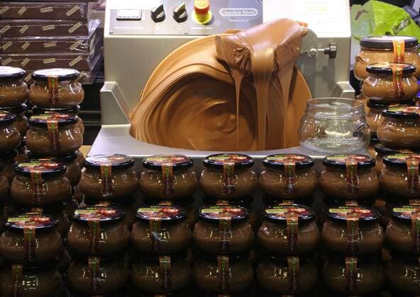 A machine churns chocolate during the inauguration of the 21st annual Salon du Chocolat in Paris on October 27, 2015. The show, the world s biggest dedicated to chocolate, brings together fashion designers and chocolatiers from around the world.  PAR20151027751 DAVIDxSILPA