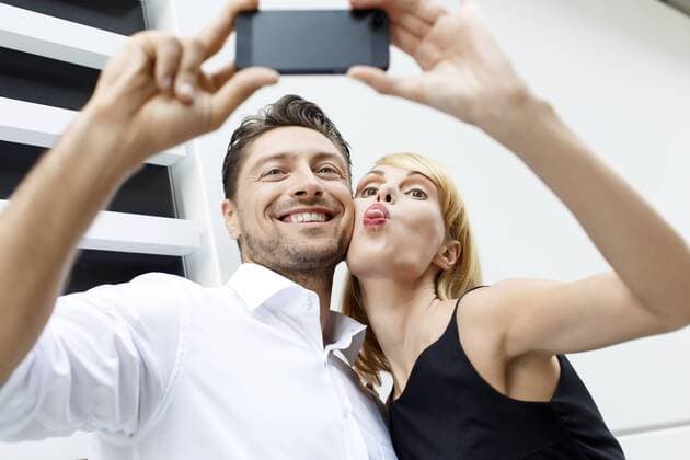 Couple taking a selfie with smartphone model released Symbolfoto  PESF000030