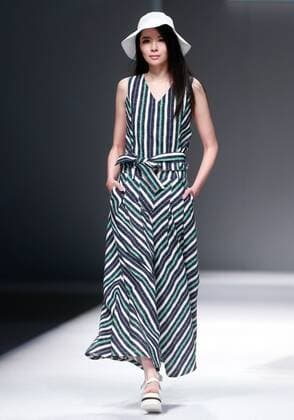 BEIJING, CHINA - OCTOBER 28: (CHINA OUT) A model showcases designs on the runway at OUDIFU & oudifufay Collection during the Mercedes-Benz China Fashion Week Spring Summer 2016 at Beijing Hotel on October 28, 2015 in Beijing, China.  CFP475027357