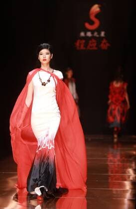 BEIJING, CHINA - OCTOBER 28: (CHINA OUT) A model showcases designs on the runway at Silk Road Star Cheng Yingfen Collection during the Mercedes-Benz China Fashion Week Spring Summer 2016 at Beijing Hotel on October 28, 2015 in Beijing, China.  CFP475064592