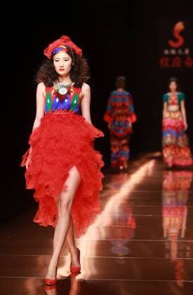 BEIJING, CHINA - OCTOBER 28: (CHINA OUT) A model showcases designs on the runway at Silk Road Star Cheng Yingfen Collection during the Mercedes-Benz China Fashion Week Spring Summer 2016 at Beijing Hotel on October 28, 2015 in Beijing, China.  CFP475064607