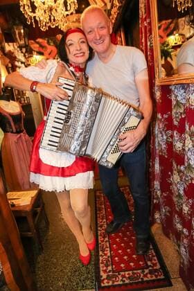 28.10.2015, Marchfelderhof Deutsch-Wagram, TIERSCHUTZKALENDER 2016, Präsentation v. Wiener Tierschutzhaus im Bild: Monica Arno, Gary Howard