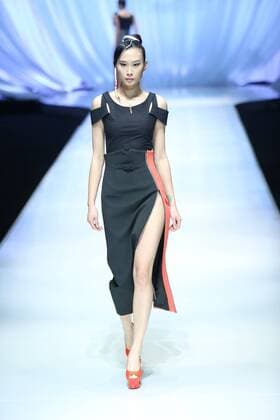 BEIJING, CHINA - OCTOBER 29: (CHINA OUT) A model showcases designs on the runway at TORAY Liu Wei Collection during the Mercedes-Benz China Fashion Week Spring Summer 2016 at 751DÂ·PARK on October 29, 2015 in Beijing, China.  CFP475107333