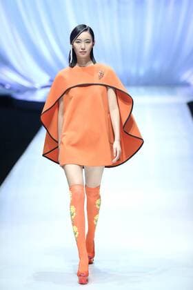 BEIJING, CHINA - OCTOBER 29: (CHINA OUT) A model showcases designs on the runway at TORAY Liu Wei Collection during the Mercedes-Benz China Fashion Week Spring Summer 2016 at 751DÂ·PARK on October 29, 2015 in Beijing, China.  CFP475107354