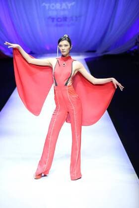 BEIJING, CHINA - OCTOBER 29: (CHINA OUT) A model showcases designs on the runway at TORAY Liu Wei Collection during the Mercedes-Benz China Fashion Week Spring Summer 2016 at 751DÂ·PARK on October 29, 2015 in Beijing, China.  CFP475107360
