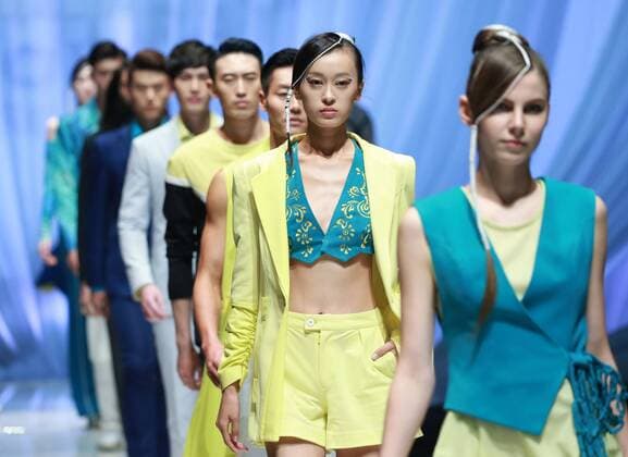 BEIJING, CHINA - OCTOBER 29: (CHINA OUT) Models showcase designs on the runway at TORAY Liu Wei Collection during the Mercedes-Benz China Fashion Week Spring Summer 2016 at 751DÂ·PARK on October 29, 2015 in Beijing, China.  CFP475107384
