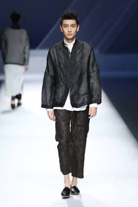 BEIJING, CHINA - OCTOBER 29: (CHINA OUT) A model showcases designs on the runway at GaryWat Qu Tingnan Collection during the Mercedes-Benz China Fashion Week Spring Summer 2016 at Beijing Hotel on October 29, 2015 in Beijing, China.  CFP475107413