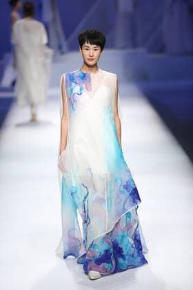 BEIJING, CHINA - OCTOBER 29: (CHINA OUT) A model showcases designs on the runway at GaryWat Qu Tingnan Collection during the Mercedes-Benz China Fashion Week Spring Summer 2016 at Beijing Hotel on October 29, 2015 in Beijing, China.  CFP475107424