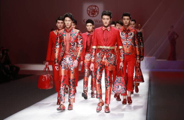 BEIJING, CHINA - OCTOBER 29: (CHINA OUT) Models showcase designs on the runway at GaryWat Qu Tingnan Collection during the Mercedes-Benz China Fashion Week Spring Summer 2016 at Beijing Hotel on October 29, 2015 in Beijing, China.  CFP475107448