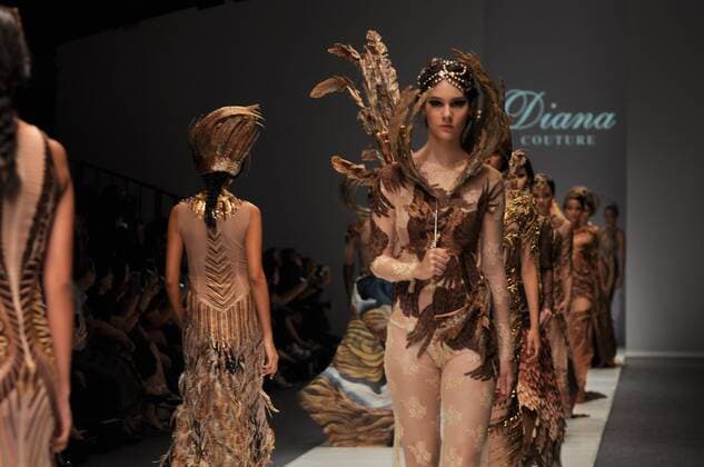 Oct. 29, 2015 - Jakarta, Indonesia - A model wears design of Diana Putri during the Jakarta Fashion Week 2016 at Senayan City. The event was participated by 250 Indonesian and international designers that will last until October 30, 2015. Jakarta Indonesia - ZUMAp133