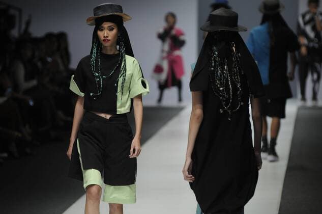 Oct. 29, 2015 - Jakarta, Indonesia - A model walks the runway during the Danjyo Hiyoji fashion show as part of Jakarta Fashion Week (JFW) 2016 on October 29, 2015 in Jakarta, Indonesia. Jakarta Indonesia  - ZUMAn230