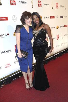 Birgit Schrowange und Motsi Mabuse bei der Verleihung der Goldenen Bild der Frau 2015 im Stage Operettenhaus. Hamburg, 29.10.2015 Foto:xU.xGlockmannx xFuturexImage
