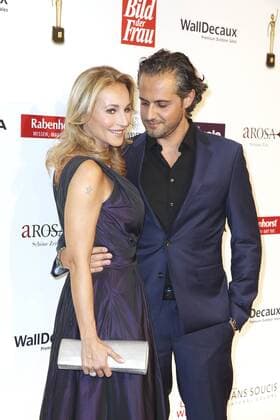 Caroline Beil mit Freund Philipp Sattler bei der Verleihung der Goldenen Bild der Frau 2015 im Stage Operettenhaus. Hamburg, 29.10.2015 Foto:xU.xGlockmannx xFuturexImage