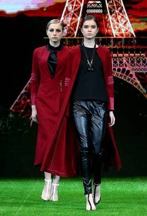 (151030) -- BEIJING, Oct. 30, 2015 -- Models show creations of PLD Fu Suqin Collection by designing Fu Suqin during the China Fashion Week in Beijing, capital of China, Oct. 30, 2015. ) (zkr) CHINA-BEIJING-FASHION WEEK(CN) ChenxJianli 