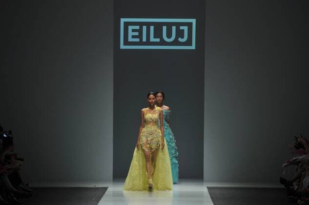 Oct. 30, 2015 - Jakarta, Jakarta, Indonesia - A model wears design by Eiluj during the Jakarta Fashion Week 2016 at Senayan City. The event was participated by 250 Indonesian and international designers that will last until October 30, 2015. Jakarta Indonesia - ZUMAp133