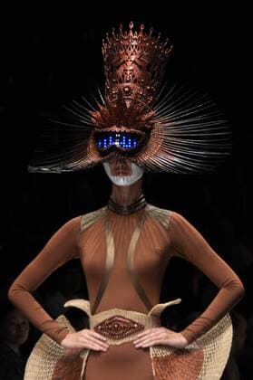 Oct. 30, 2015 - Jakarta, Indonesia - A model wears design by Rinaldi A Yunardi during the Jakarta Fashion Week 2016 at Senayan City. The accessory resembled of recycled paper are packed into the ropes and fiber fabrics and elements metal.dengan theme The Lady Warrior Jakarta Indonesia - ZUMAp133