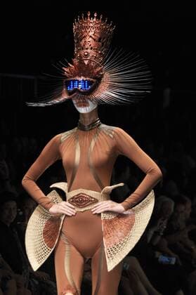 Oct. 30, 2015 - Jakarta, Indonesia - A model wears design by Rinaldi A Yunardi during the Jakarta Fashion Week 2016 at Senayan City. The accessory resembled of recycled paper are packed into the ropes and fiber fabrics and elements metal.dengan theme The Lady Warrior Jakarta Indonesia - ZUMAp133
