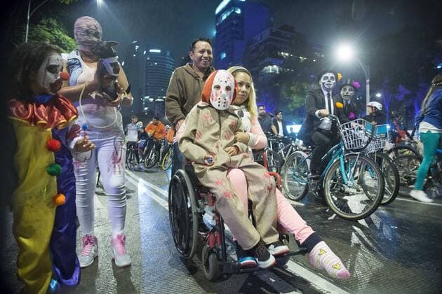 Oct. 31, 2015 - Mexico City, Mexico City, MX - Mexicans begin with their celebrations for the day of the dead, DÃƒÂ­a de los muertos, with a costume parade all along Paseo de la Reforma avenue on bikes. Mexico City MX - ZUMAa136