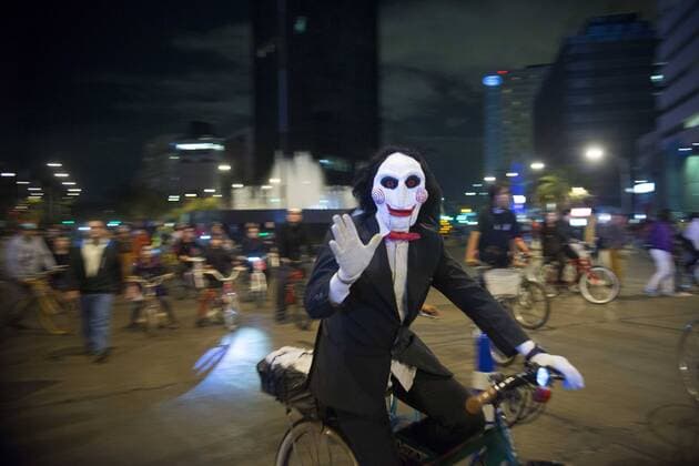 Oct. 31, 2015 - Mexico City, Mexico City, MX - Mexicans begin with their celebrations for the day of the dead, DÃƒÂ­a de los muertos, with a costume parade all along Paseo de la Reforma avenue on bikes. Mexico City MX - ZUMAa136