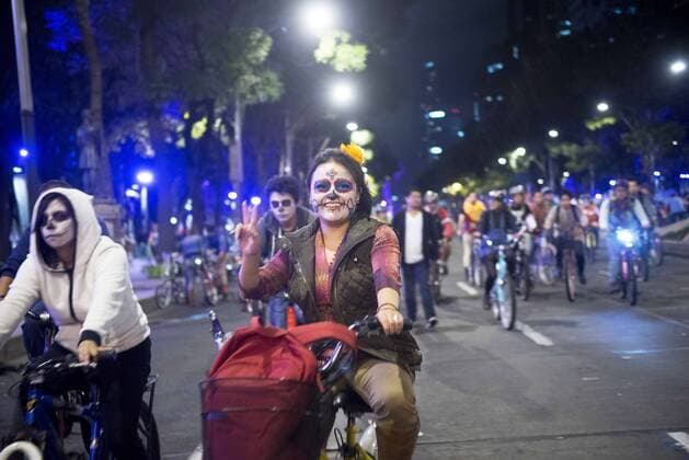 Oct. 31, 2015 - Mexico City, Mexico City, MX - Mexicans begin with their celebrations for the day of the dead, DÃƒÂ­a de los muertos, with a costume parade all along Paseo de la Reforma avenue on bikes. Mexico City MX - ZUMAa136