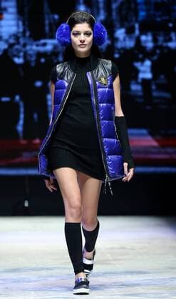 (151101) -- BEIJING, Nov. 1, 2015 -- A model presents a creation of the LINC Collection by designer Lin Na during the China Fashion Week in Beijing, capital of China, Nov. 1, 2015. ) (wjq) CHINA-BEIJING-FASHION WEEK(CN) ChenxJianli 