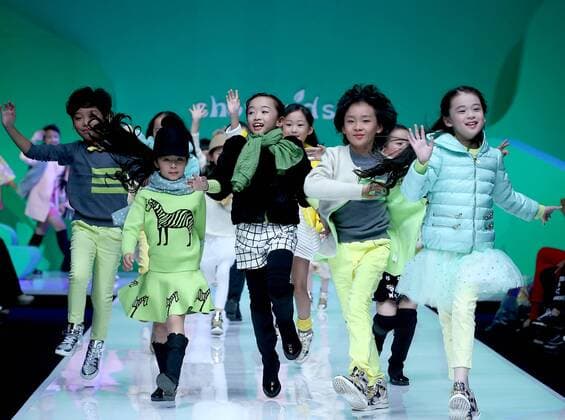 (151101) -- BEIJING, Nov. 1, 2015 -- Child models show creations of Showkids Chen Juanhong Children s Wear Collection during China Fashion Week in Beijing, capital of China, Nov. 1, 2015. ) (zkr) CHINA-BEIJING-FASHION WEEK(CN) ChenxJianli 