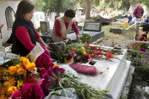 Nov. 1, 2015 - Mexico City, Mexico City, MX - People in Mexico City dedicate the day to remember the dead at cemeteries with altars, flowers, food and music. Panteon Dolores is the largest cemetery in Latin America and it receives thousands of visitors every year to celebrate this tradition. Mexico City MX - ZUMAa136