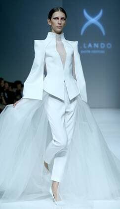 (151102) -- BEIJING, Nov. 2, 2015 -- A model presents a creation of China buyer & Zhao Tao Meng Yang Collection during the China Fashion Week spring summer 2016 in Beijing, capital of China, Nov. 2, 2015. ) (mt) CHINA-BEIJING-FASHION WEEK (CN) ChenxJianli 