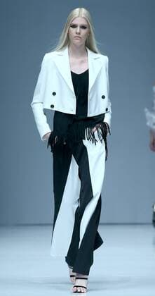 (151102) -- BEIJING, Nov. 2, 2015 -- A model presents a creation of China buyer & Zhao Tao Meng Yang Collection during the China Fashion Week spring summer 2016 in Beijing, capital of China, Nov. 2, 2015. ) (mt) CHINA-BEIJING-FASHION WEEK (CN) ChenxJianli 