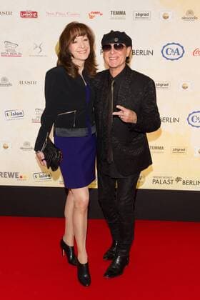 Klaus Meine mit Frau Gabi - Verleihung des Act Now Jugend Award im Friedrichstadt-Palast Berlin am 02.11.2015. Verleihung Act Now Jugend Award