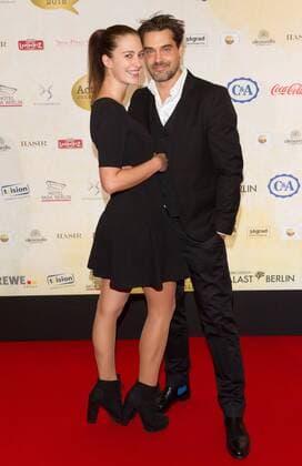 Raphael Vogt mir Freundin Cathrin - Verleihung des Act Now Jugend Award im Friedrichstadt-Palast Berlin am 02.11.2015. Verleihung Act Now Jugend Award