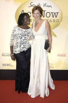 Auma Obama und Eva Lutz beim Act Now Jugend Award 2015 im Friedrichstadt-Palast. Berlin, 02.11.2015 Foto:xFredericx xFuturexImage