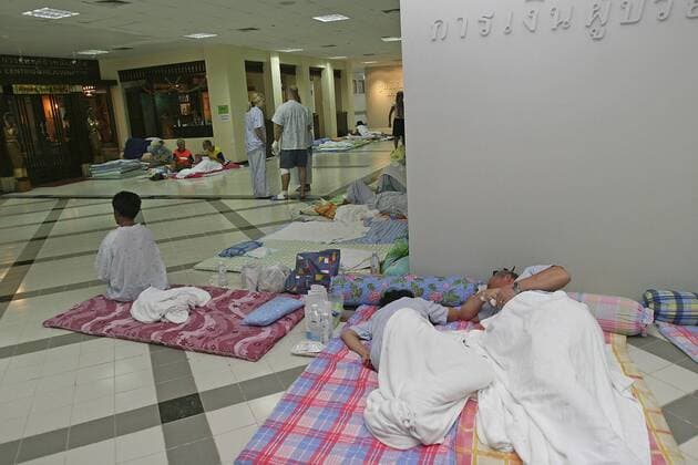 thailand, phang nga district, phuket, tsunami carnage the day after. foreign tourists in the bangkok phuket hospital, there are so many people that they do not have room and people are lane out where ever they can find space like the corridors and waiting rooms. on the 27th dec. Copyright: 904_05_20095015