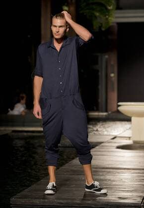 A model presents a creation by ETNOS menswear fashion designer during the Miami Funkshion Week at the SETAI hotel, Miami Beach, Florida, November 4, 2015.  MIA20151104109 GARYxIxROTHSTEIN Miami Funkshion Fashion Week - ETNOS Modenschau