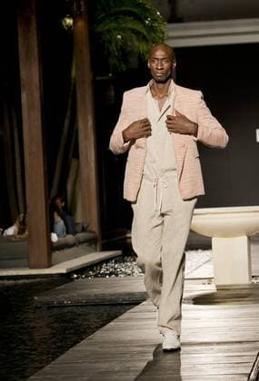 A model presents a creation by ETNOS menswear fashion designer during the Miami Funkshion Week at the SETAI hotel, Miami Beach, Florida, November 4, 2015.  MIA20151104113 GARYxIxROTHSTEIN Miami Funkshion Fashion Week - ETNOS Modenschau