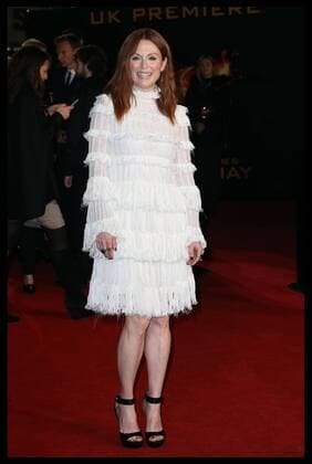 . 05 11 2015. London, United Kingdom. Julianne Moore arriving at the Hunger Games: Mockingjay - Part 2 premiere in London.  xStephenxLockx xi-Imagesx IIM-11354-0042