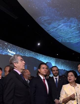 (151106) -- MEXICO CITY, Nov. 6, 2015 -- Image provided by Mexico s Presidency shows Mexican President Enrique Pena Nieto (C) making a tour during the opening of the Mexico, World Heritage room at the National Palace in Mexico City, capital of Mexico, on Nov. 15, 2015. The room hosts a permanent exhibition with a multimedia show that will allow Mexicans and foreign visitors to know the cultural and natural wealth of the country. Mexico s Presidency) (vf) (fnc) MEXICO-MEXICO CITY-POLITICS-PENA NIETO e MEXICO SxPRESIDENCY 