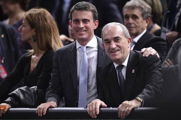 Premierminister Manuel Valls, et , Jean Gachassin (Präsident FFT) - Prominente Zuschauer - TENNIS: BNP PARIBAS Masters - Paris - 07 11 2015 JBAutissier Panoramic  Prominente besuchen das Tennisturnier in Paris-Bercy