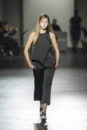 (151107) -- TBILISI, Nov. 7, 2015 -- A model presents a creation of Tamuna Ingorokva during the Mercedes Benz Fashion Week in Tbilisi, capital of Georgia, on Nov. 7, 2015. ) GEORGIA-TBILISI-FASHION WEEK GiorgixInduashvili 