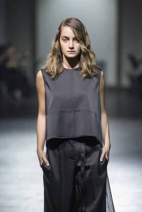 (151107) -- TBILISI, Nov. 7, 2015 -- A model presents a creation of Tamuna Ingorokva during the Mercedes Benz Fashion Week in Tbilisi, capital of Georgia, on Nov. 7, 2015. ) GEORGIA-TBILISI-FASHION WEEK GiorgixInduashvili 